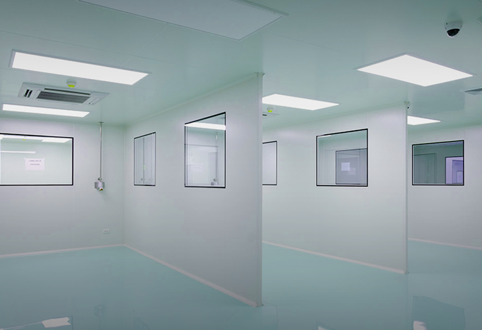 Mur et plafond de salle blanche